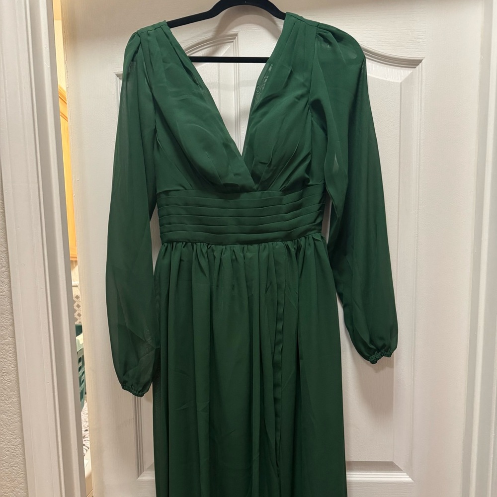 Emerald Green V-Neck Long Sleeve Prom Dress